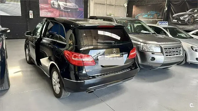 Usado Mercedes B180 109 CV (80 kW) 2012 Negro Utilitario