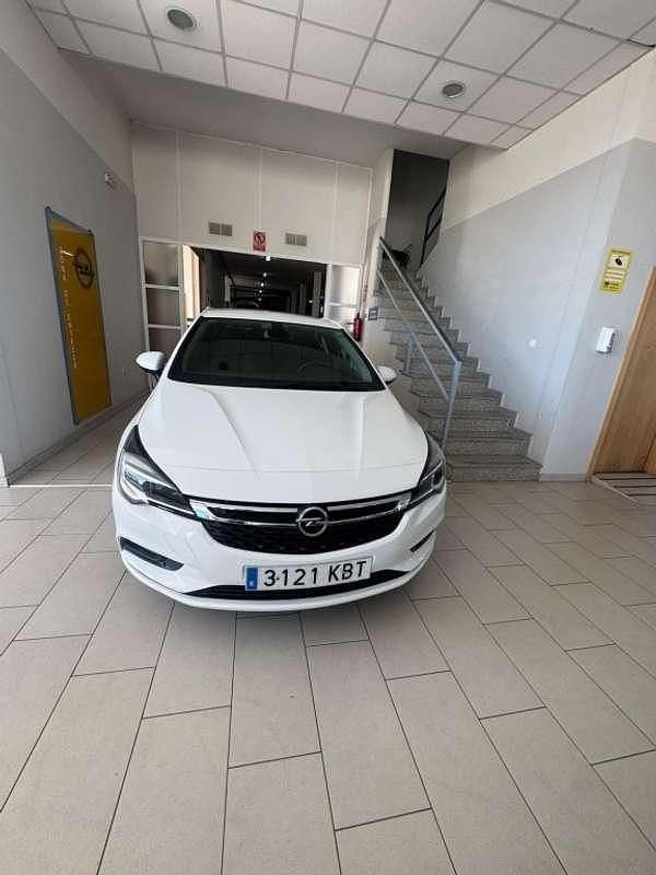 Usado Opel Astra Selective 125 CV (91 kW) 2017 Blanco Utilitario