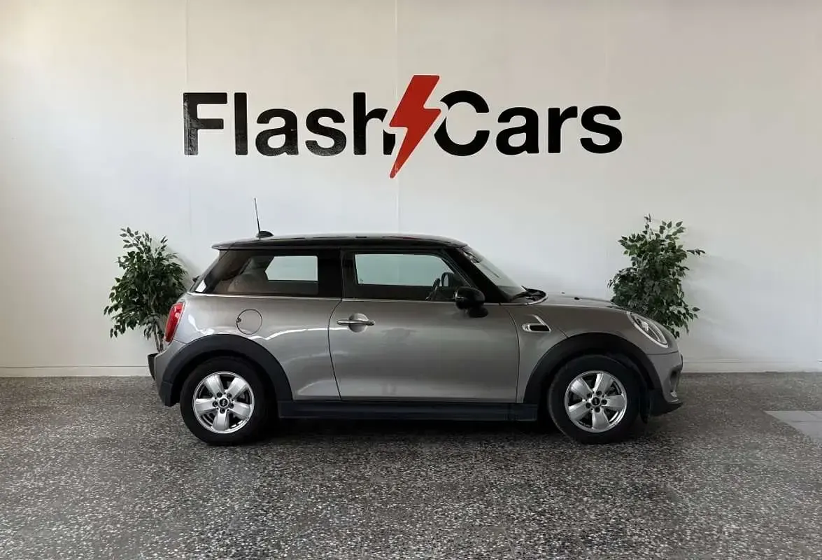 Usado Mini Cooper 136 CV (100 kW) 2019 Gris Utilitario