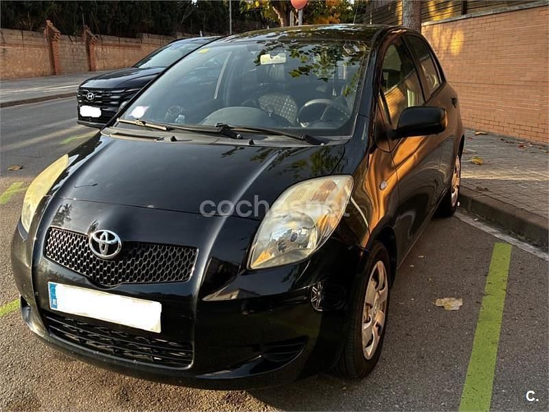 Negro Usado 2007 Toyota Yaris Berlina | 4300 € (Buen precio) - Imagen 1/4