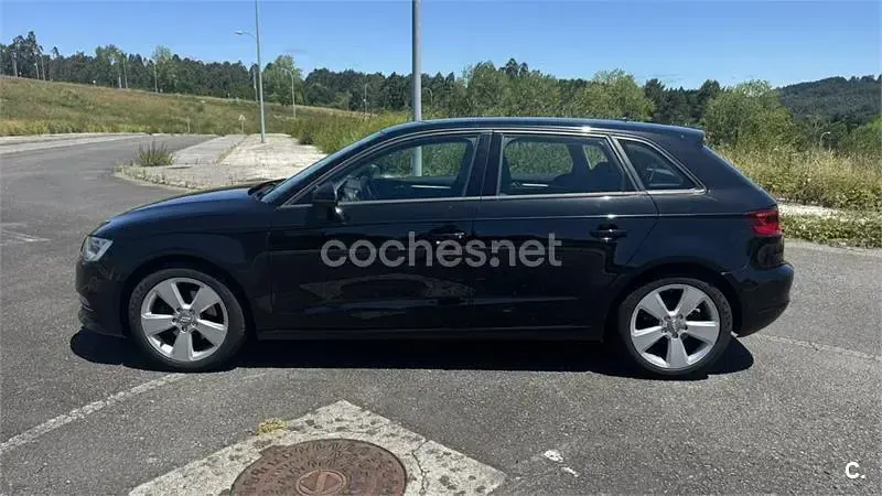 Usado Audi A3 Ambition 110 CV (80 kW) 2015 Negro Berlina
