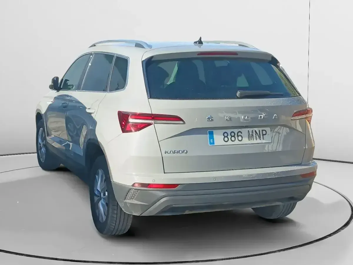 Usado Skoda Karoq Ambition 116 CV (85 kW) 2024 Gris SUV