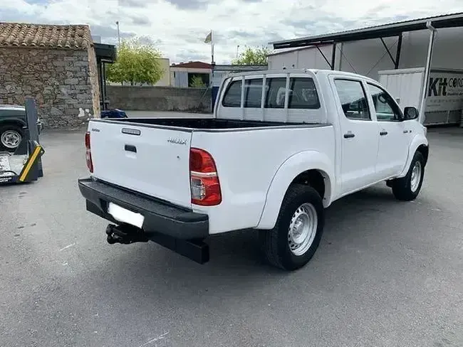 Käytetty Toyota HiLux 144 HP (105 kW) 2016 Valkoinen Nouto