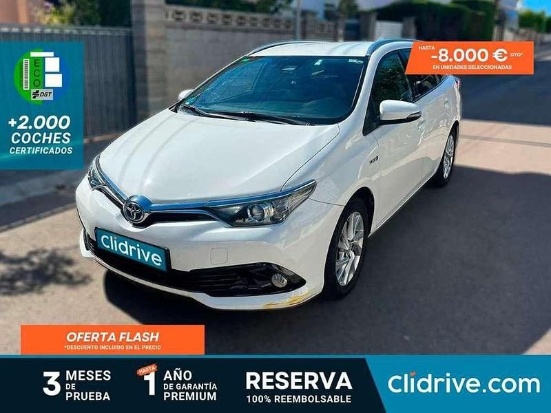 Usado Toyota Auris Hybrid Active 99 CV (72 kW) 2017 Blanco Familiar