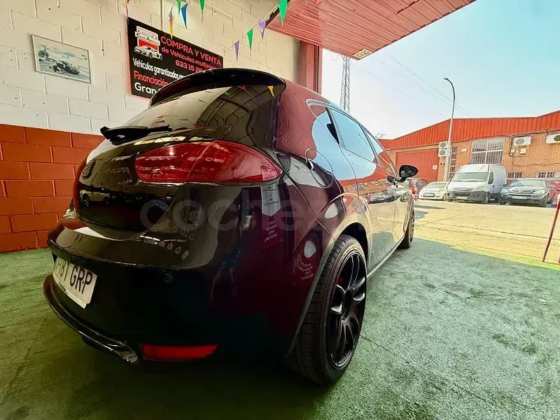 Usado Seat Leon 160 CV (117 kW) 2009 Negro Utilitario