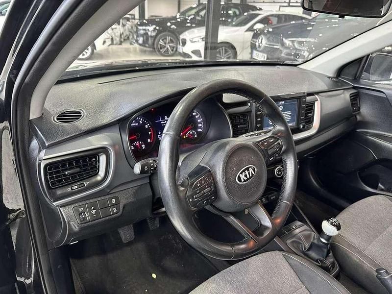 Usado Kia Stonic 120 CV (88 kW) 2018 Negro SUV