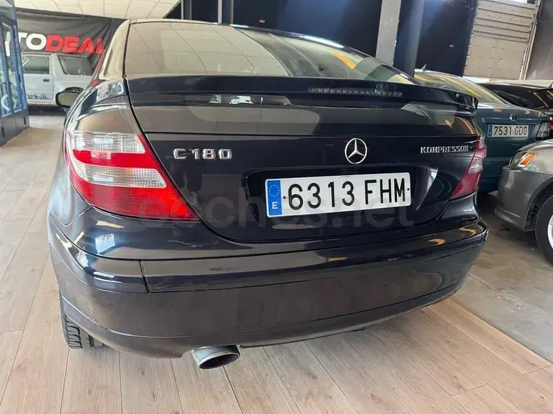 Usado Mercedes C180 143 CV (105 kW) 2007 Azul Berlina