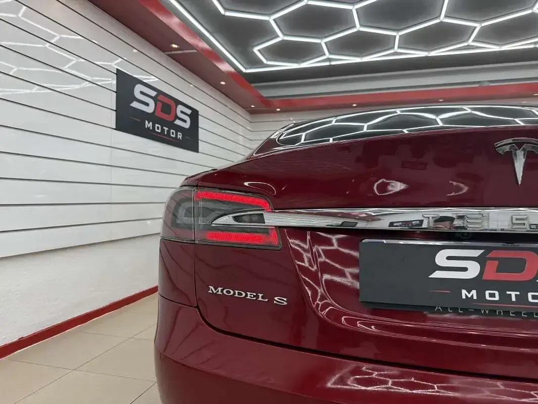 Usado Tesla Model S 310 kW (422 CV) 2016 Rojo Utilitario