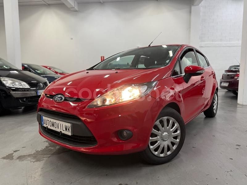 Rojo Usado 2009 Ford Fiesta Trend Berlina | 3990 € (Precio justo) - Imagen 1/4