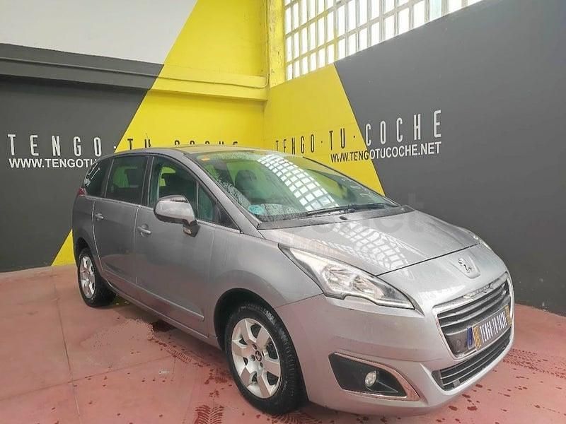 Usado Peugeot 5008 Active 120 CV (88 kW) 2016 Gris / plata Monovolumen