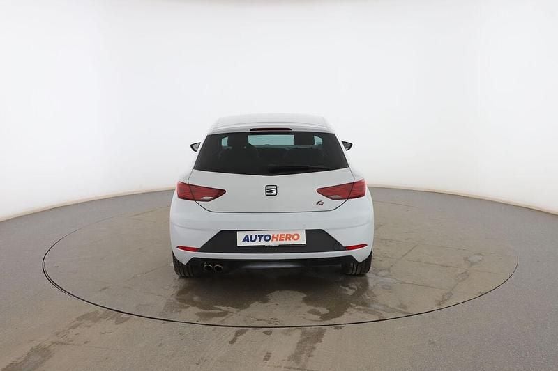 Usado Seat Leon FR 185 CV (136 kW) 2018 Blanco Coupe