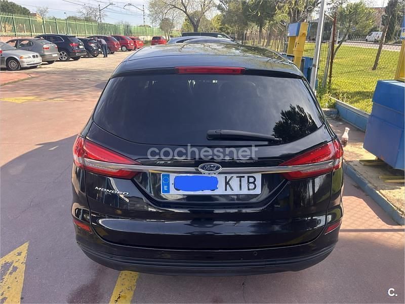 Usado Ford Mondeo Trend 150 CV (110 kW) 2019 Negro Familiar