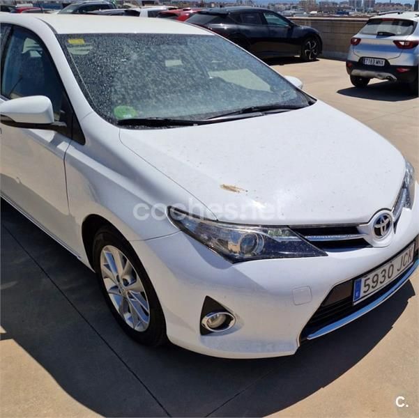 Blanco Usado 2015 Toyota Auris Live Berlina | 9800 € (Buen precio) - Imagen 1/4