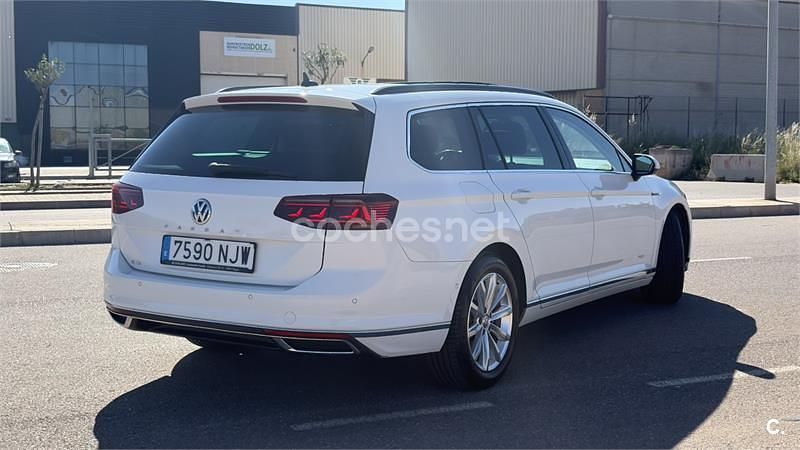 Begagnad VW Passat GTE 218 HK (160 kW) 2020 Vit Kombi