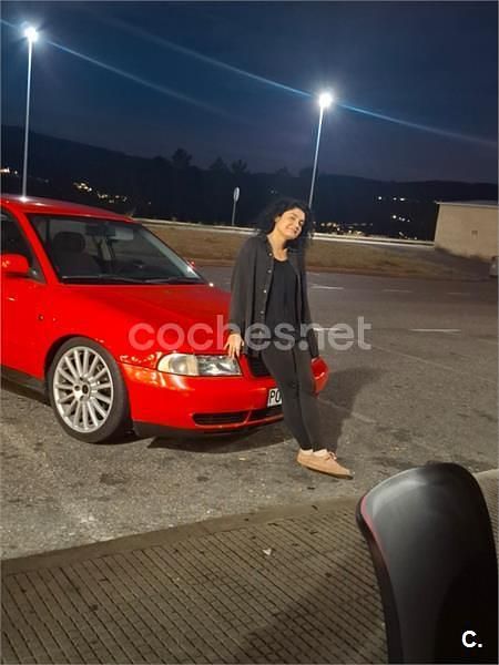 Usado Audi A4 130 CV (95 kW) 2004 Rojo Familiar