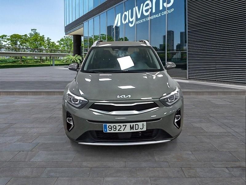 Usado Kia Stonic 120 CV (88 kW) 2023 Gris SUV