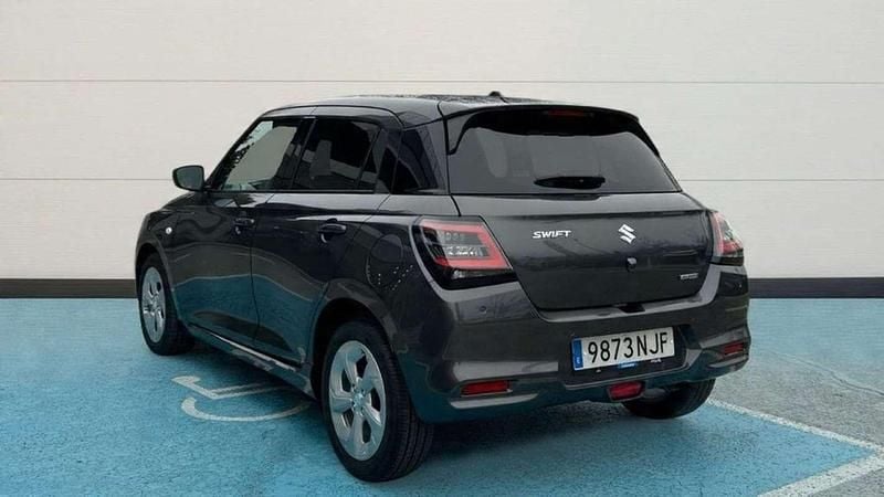 Usado Suzuki Swift 83 CV (61 kW) 2025 Gris Utilitario