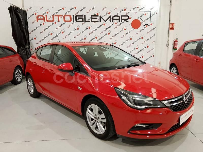 Rojo Usado 2017 Opel Astra Business Berlina | 9800 € (Caro) - Imagen 1/4