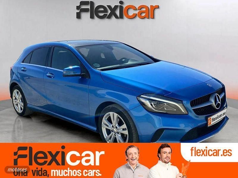 Usado Mercedes A180 Urban 109 CV (80 kW) 2016 Azul Berlina