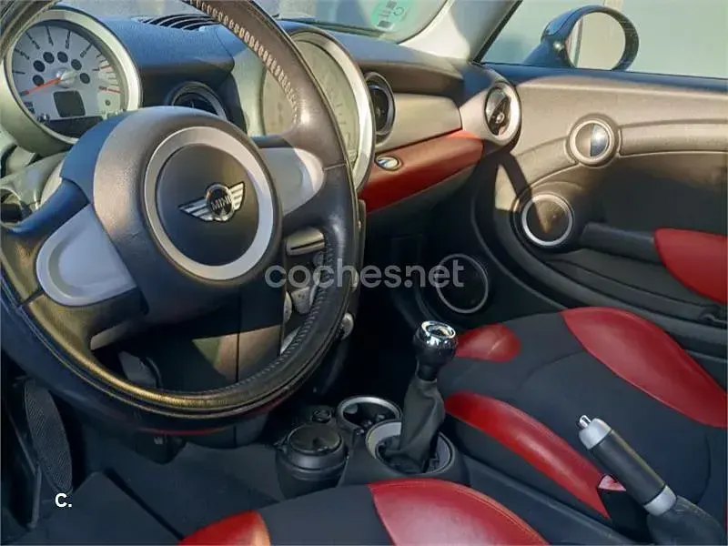 Usado Mini Cooper 116 CV (85 kW) 2006 Rojo Utilitario