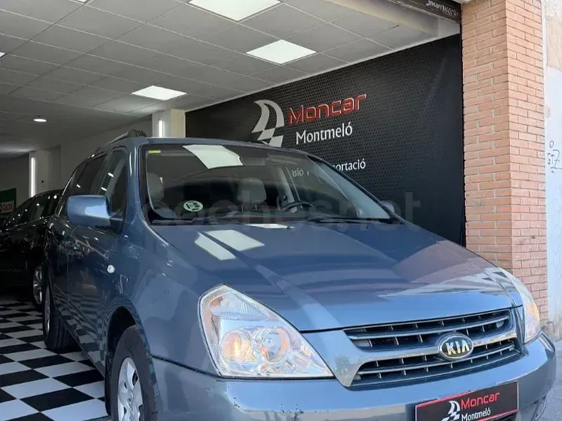 Usado Kia Carnival 185 CV (136 kW) 2009 Gris / plata Monovolumen