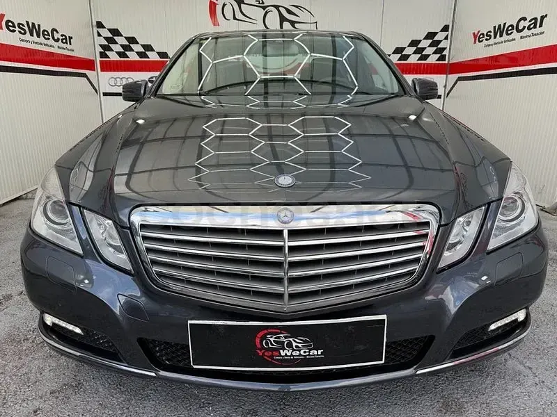 Usado Mercedes E250 Elegance 204 CV (150 kW) 2009 Azul Berlina