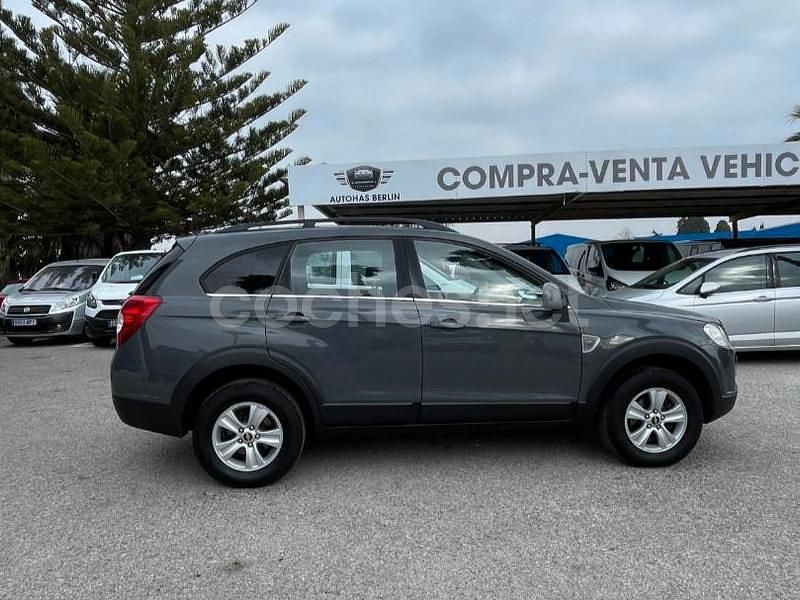 Usado Chevrolet Captiva LT 184 CV (135 kW) 2012 Gris / plata SUV
