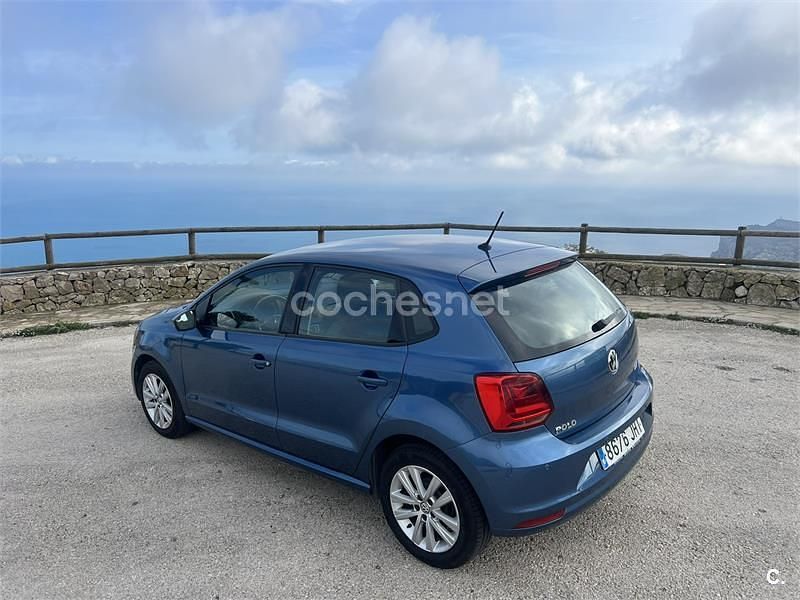 Usado VW Polo Advance 75 CV (55 kW) 2015 Azul Berlina