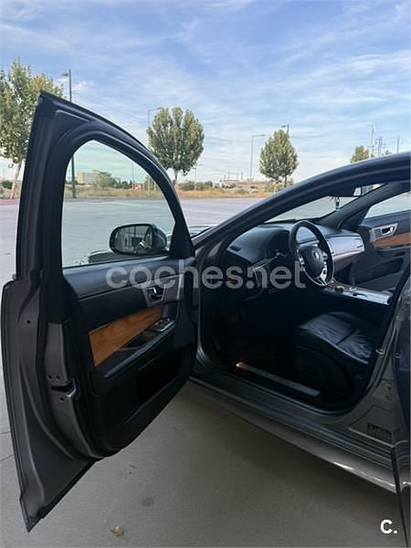 Usado Jaguar XF Luxury 240 CV (176 kW) 2011 Gris / plata Berlina