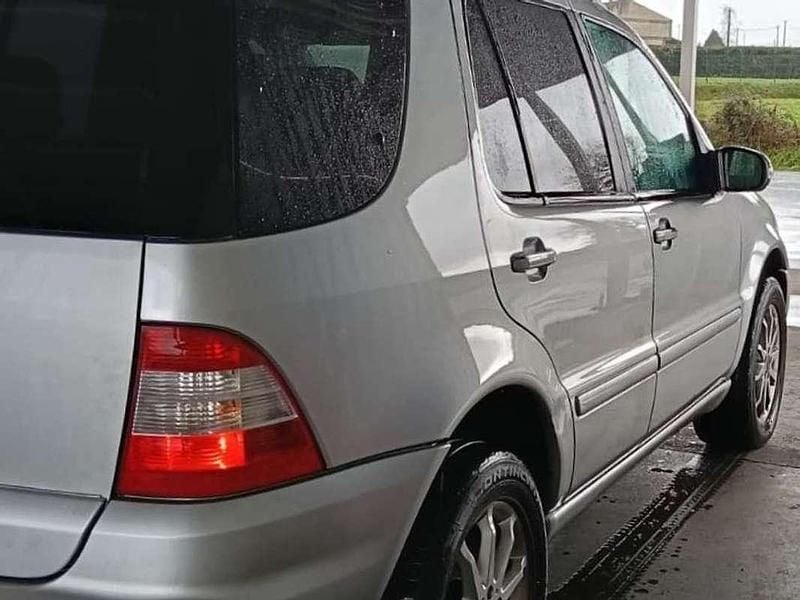 Usado Mercedes ML320 250 CV (183 kW) 2004 Gris SUV