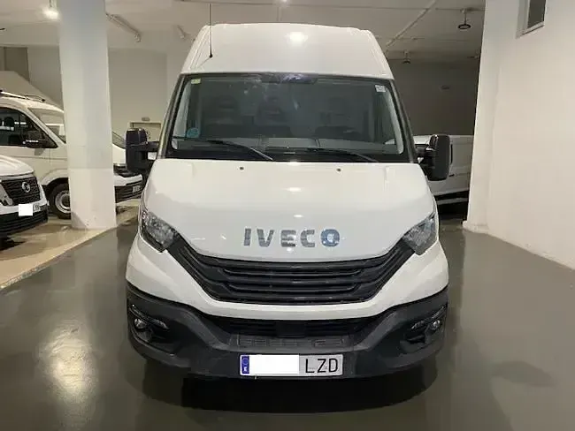 Begagnad Iveco Daily 160 HK (117 kW) 2022 Vit Sedan