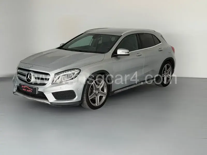 Usado Mercedes GLA200 AMG line 136 CV (100 kW) 2017 Gris / plata SUV