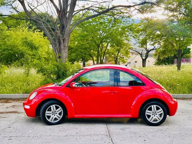 Usado VW New Beetle 102 CV (75 kW) 2006 Rojo Utilitario