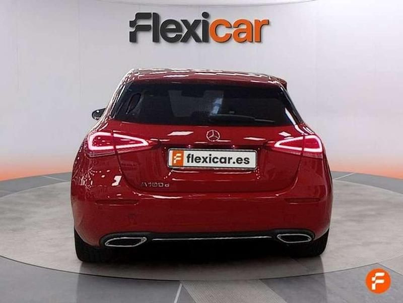 Usado Mercedes A180 109 CV (80 kW) 2019 Rojo Utilitario