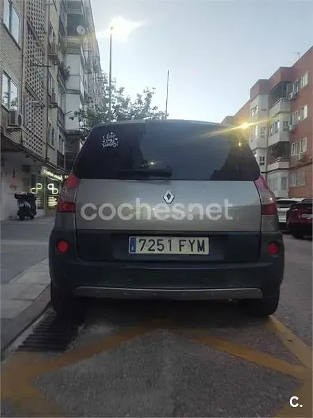 Usado Renault Scenic E-Tech Dynamique 130 CV (95 kW) 2008 Gris / plata Monovolumen