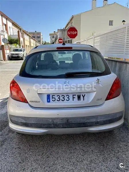 Usado Peugeot 207 75 CV (55 kW) 2007 Gris / plata Berlina