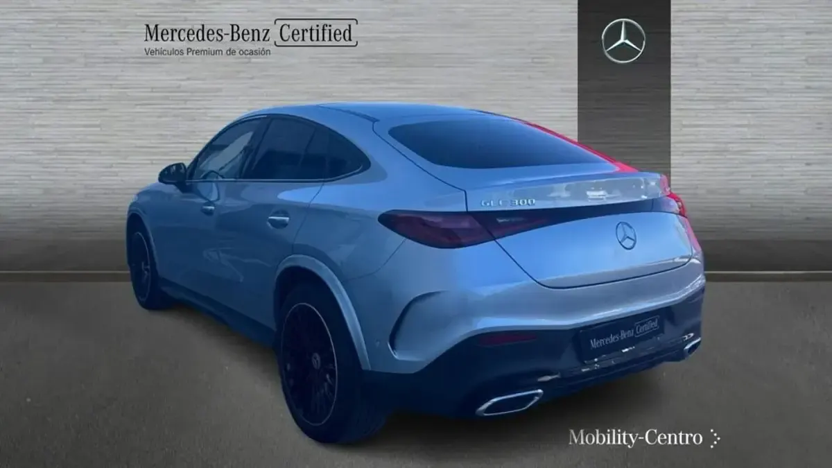 Usado Mercedes GLC300 AMG line 258 CV (189 kW) 2024 Gris / plata Coupe