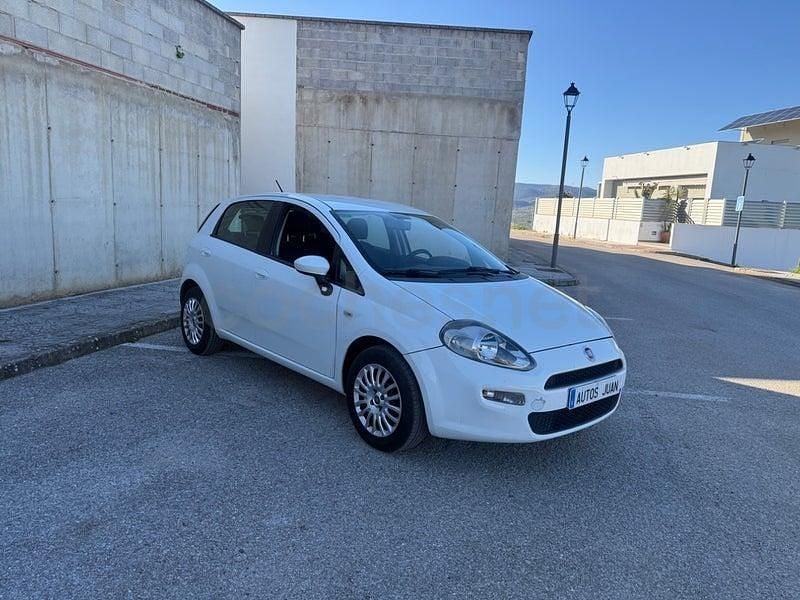 Usado Fiat Punto Pop 75 CV (55 kW) 2016 Blanco Utilitario