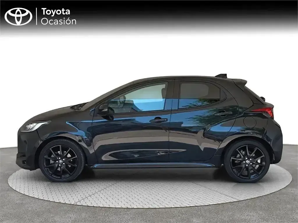 Usado Toyota Yaris Hybrid Style 116 CV (85 kW) 2022 Negro Monovolumen