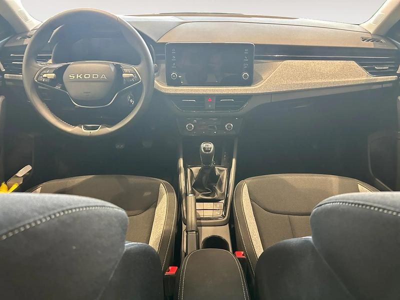 Usado Skoda Kamiq Selection 115 CV (84 kW) 2025 Gris/plata SUV