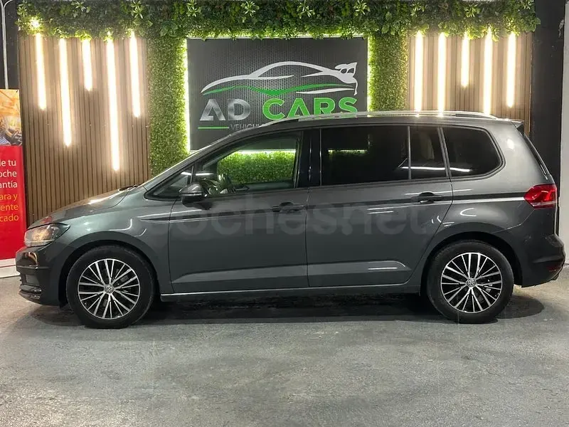 Usado VW Touran Advance 150 CV (110 kW) 2018 Gris / plata Monovolumen
