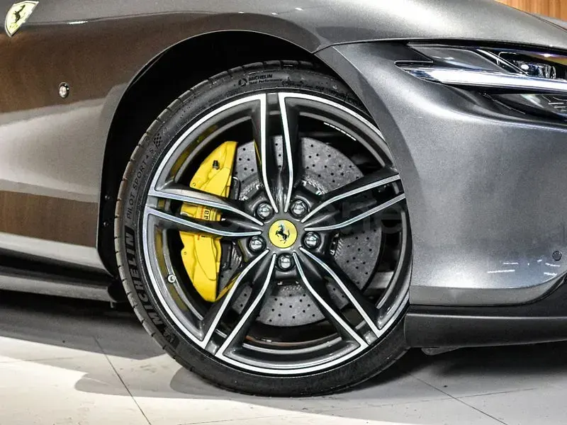 Nuevo Ferrari Roma 620 CV (456 kW) 2025 Gris / plata Descapotable