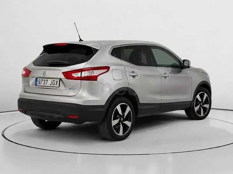 Usado Nissan Qashqai Acenta 110 CV (80 kW) 2015 Gris / plata SUV