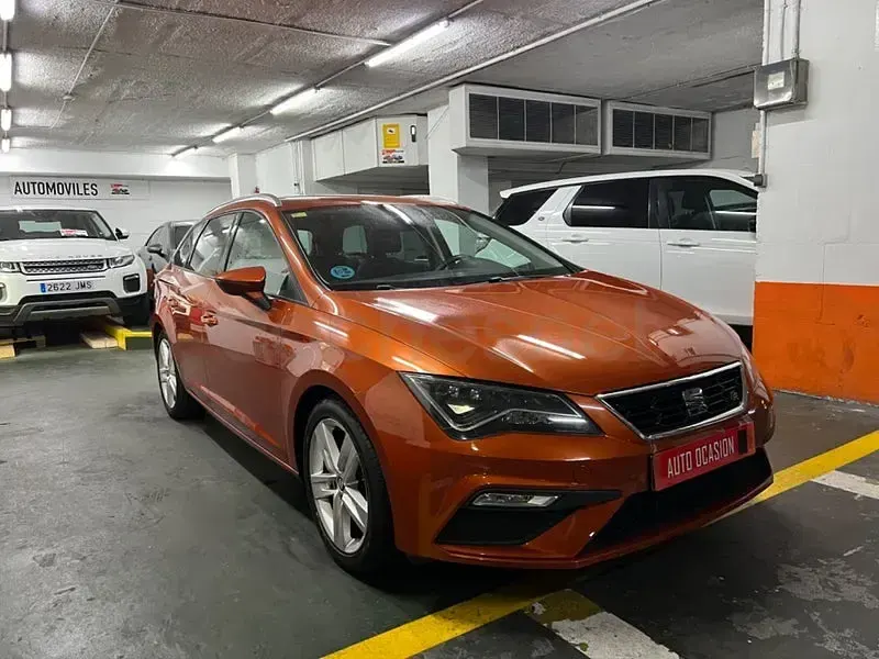 Usado Seat Leon FR 150 CV (110 kW) 2019 Naranja Familiar