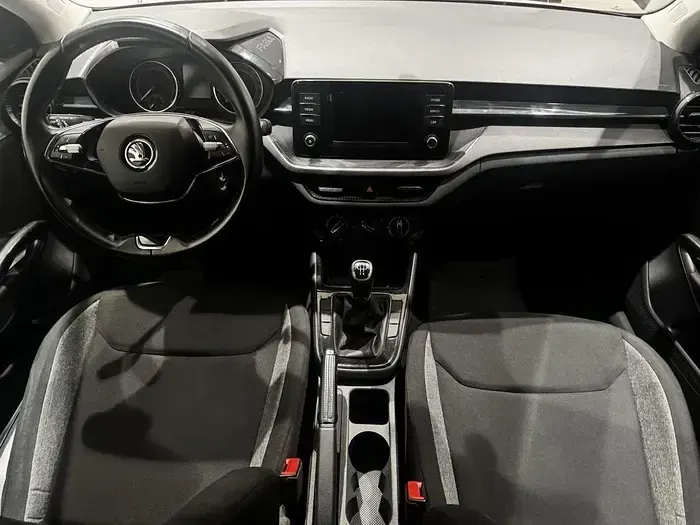 Usado Skoda Fabia Active 80 CV (58 kW) 2022 Blanco Utilitario