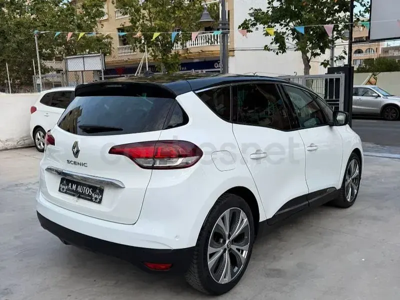 Usado Renault Scénic Intens 130 CV (95 kW) 2017 Blanco Monovolumen