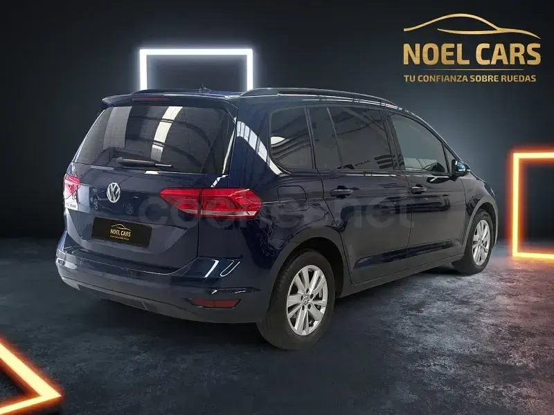 Usado VW Touran Business 115 CV (84 kW) 2020 Azul Monovolumen