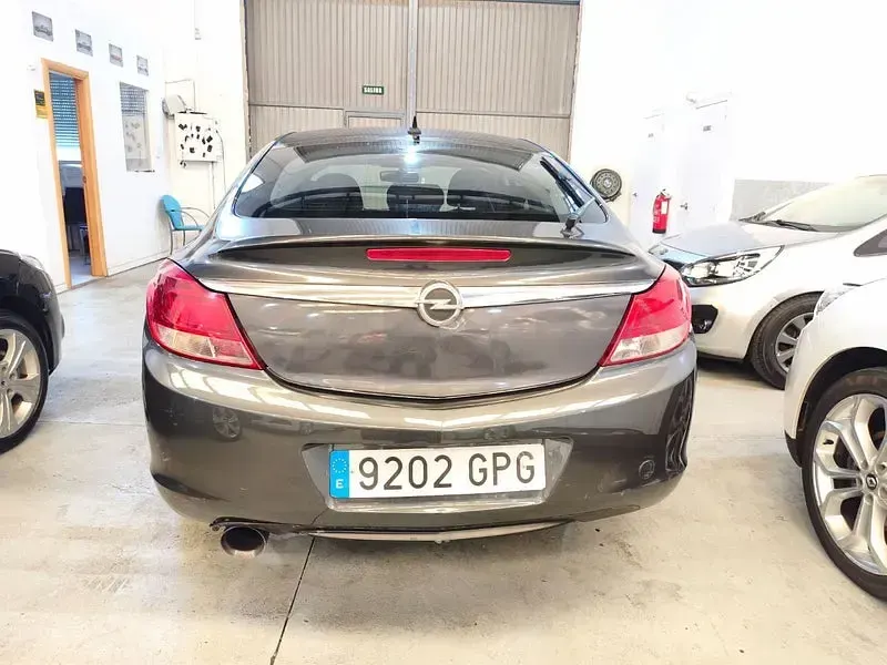 Usado Opel Insignia Cosmo 130 CV (95 kW) 2009 Gris / plata Berlina