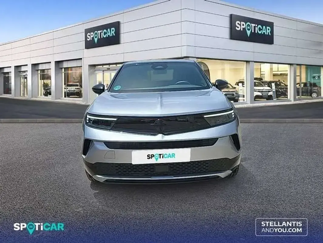 Usado Opel Mokka 136 CV (100 kW) 2025 Gris SUV