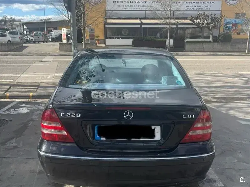 Usado Mercedes C220 Avantgarde 143 CV (105 kW) 2005 Negro Berlina